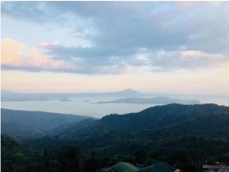 Cityland Tagaytay Taal Lake View City View Free Pool Parking Studios With Balcony Are City View 따가이따이 외부 사진