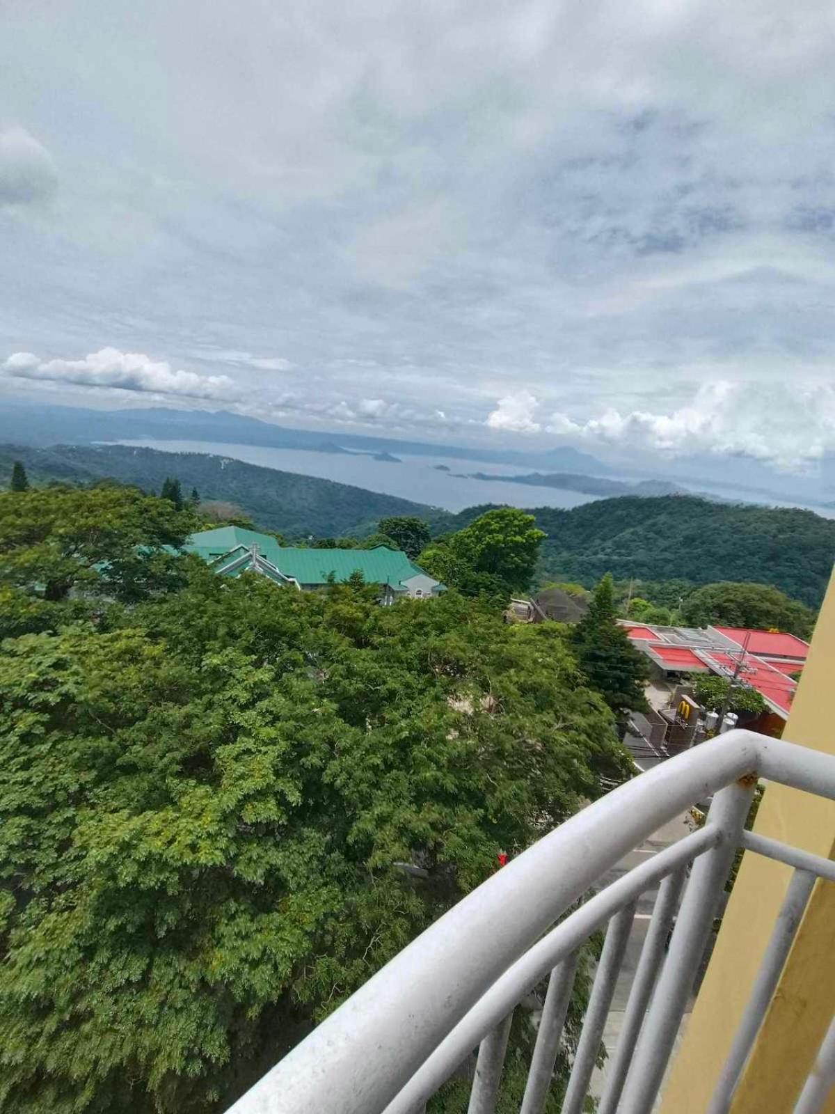 Cityland Tagaytay Taal Lake View City View Free Pool Parking Studios With Balcony Are City View 따가이따이 외부 사진